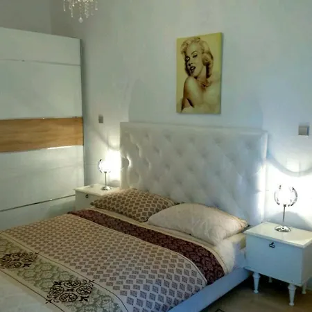 Apartment Ory Near The City Center With Free Parking Pula Exterior photo