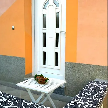Apartment Ory Near The City Center With Free Parking Pula Exterior photo