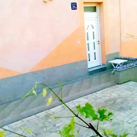 Apartment Ory Near The City Center With Free Parking Pula Exterior photo