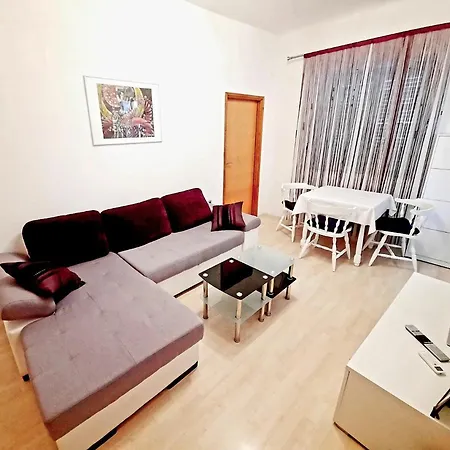 Apartment Ory Near The City Center With Free Parking Pula Exterior photo