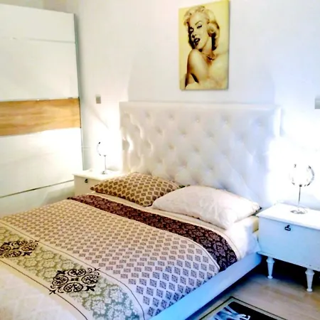 Apartment Ory Near The City Center With Free Parking Pula Exterior photo