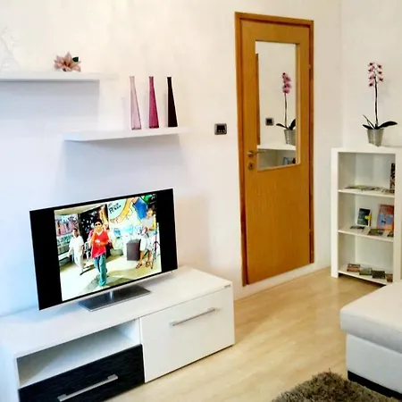 Apartment Ory Near The City Center With Free Parking Pula Exterior photo